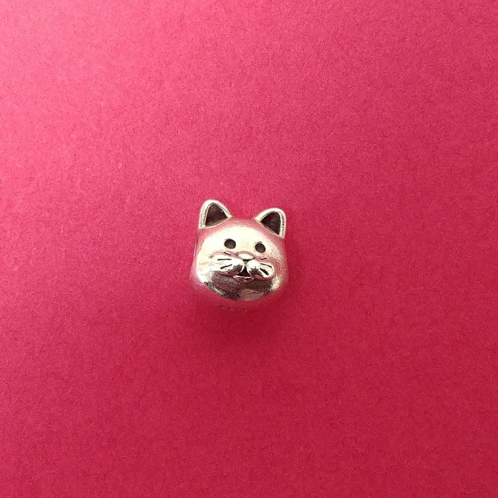 ***SOLD*** Authentic Pandora cat charm